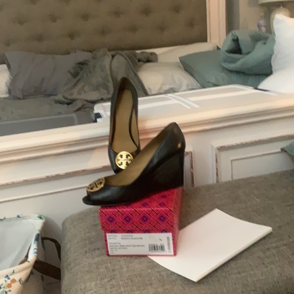 Tory Burch Benton 85MM Peep Toe Wedge - Picture 2 of 9